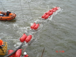 Met lucht gevulde Twin Boom drijvers voor pijpen